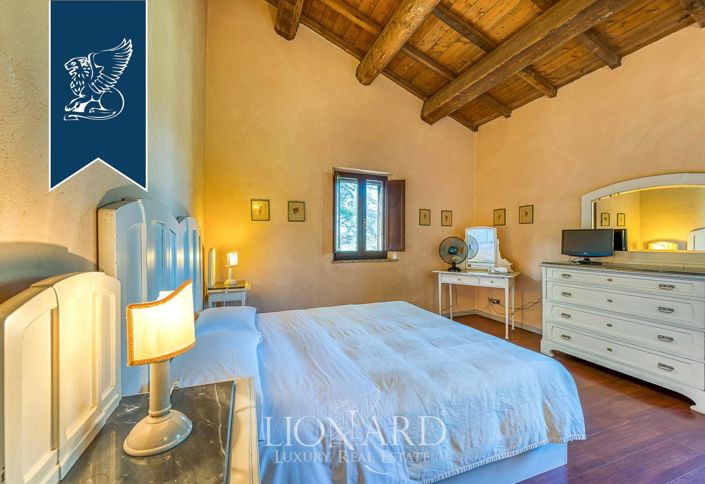 Image No.31-Ferme de 9 chambres à vendre à Bettona