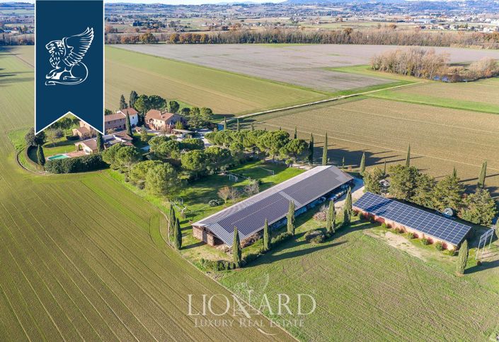 Image No.33-Ferme de 9 chambres à vendre à Bettona