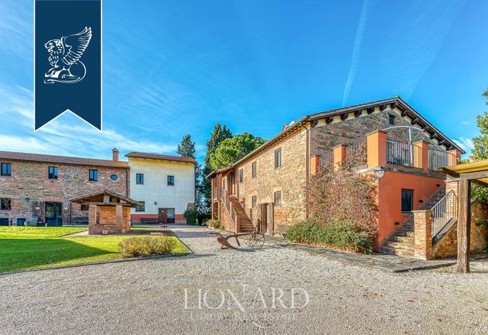 Image No.9-Ferme de 9 chambres à vendre à Bettona