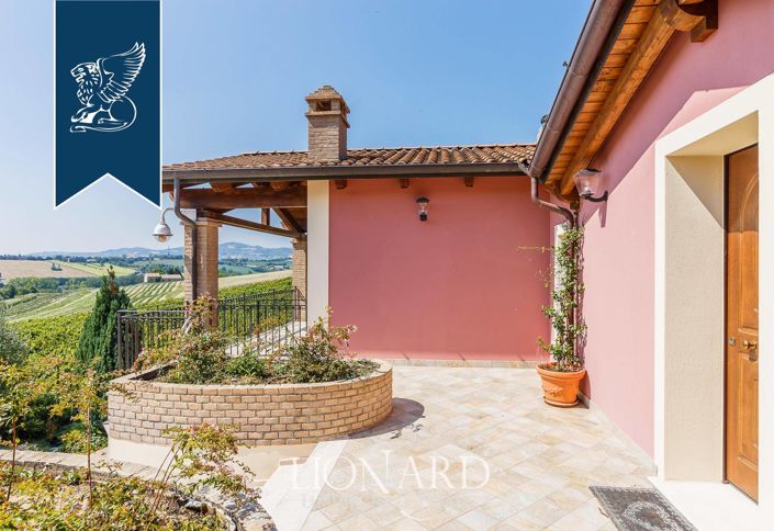 Image No.14-6 Bed Farmhouse for sale