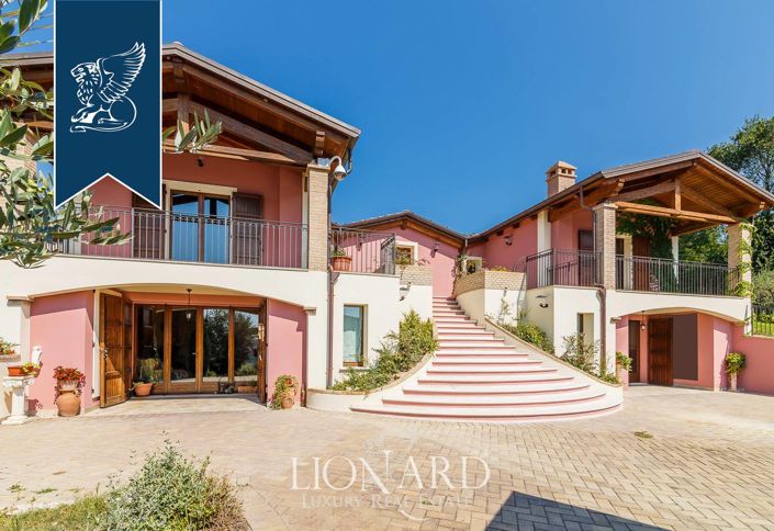 Image No.20-6 Bed Farmhouse for sale