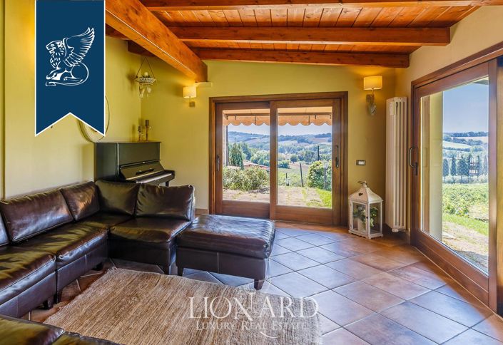 Image No.28-6 Bed Farmhouse for sale