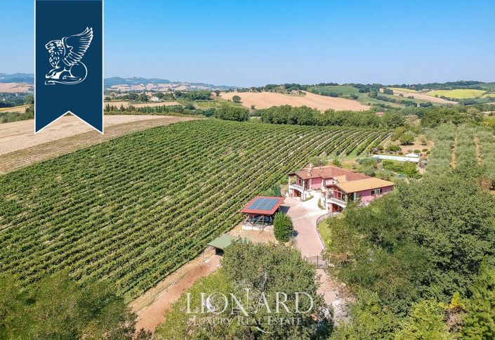 Image No.3-6 Bed Farmhouse for sale