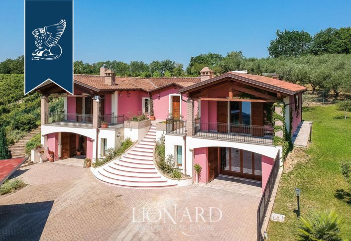 Image No.7-6 Bed Farmhouse for sale