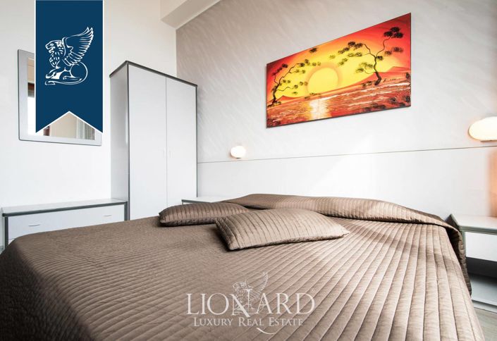 Image No.40-15 Bed Hotel for sale