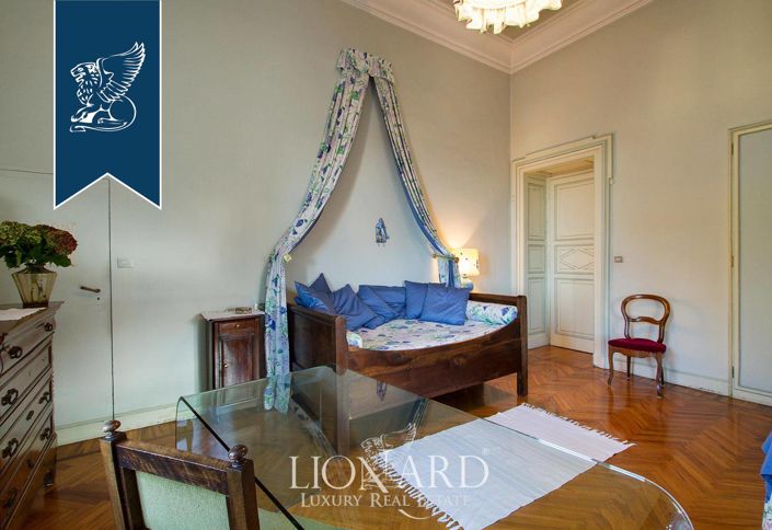 Image No.52-10 Bed Villa for sale