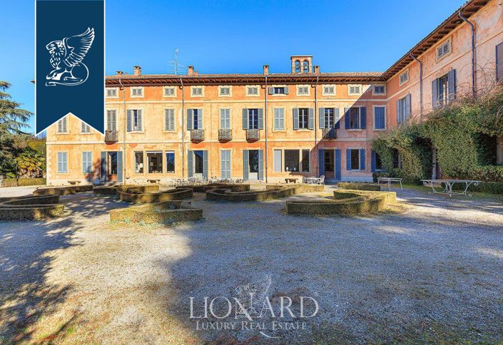 Image No.12-15 Bed Villa for sale