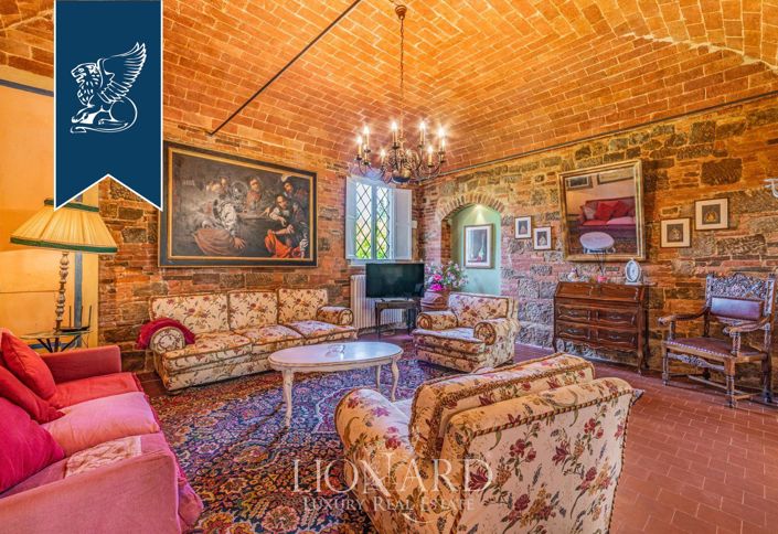 Image No.20-10 Bed Villa for sale