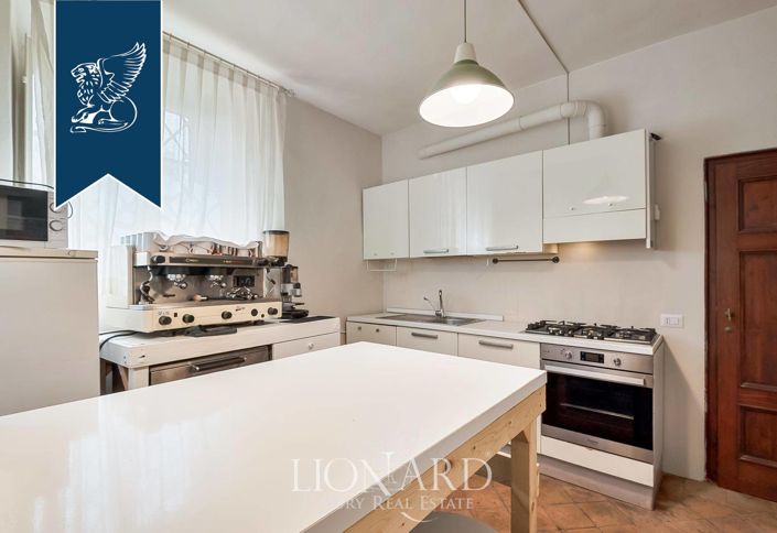 Image No.11-11 Bed Hotel for sale