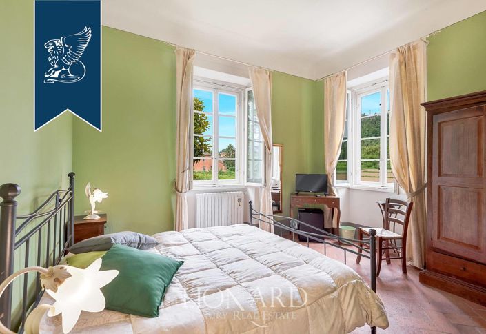 Image No.12-11 Bed Hotel for sale