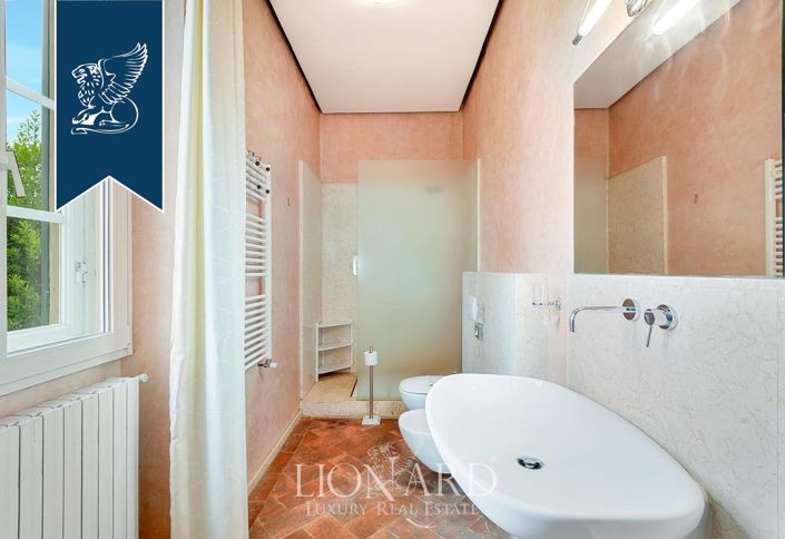 Image No.17-11 Bed Hotel for sale