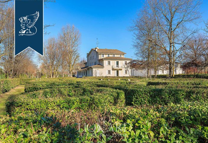 Image No.17-7 Bed Villa for sale