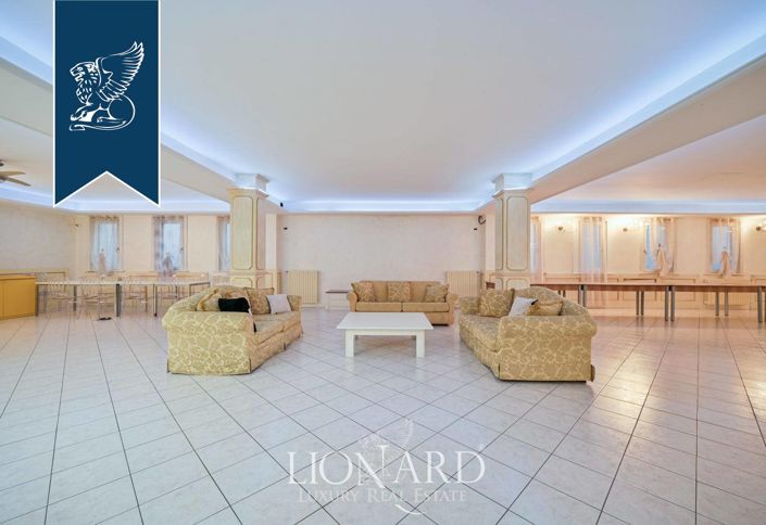 Image No.13-20 Bed Villa for sale