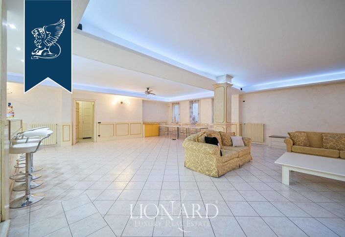 Image No.14-20 Bed Villa for sale