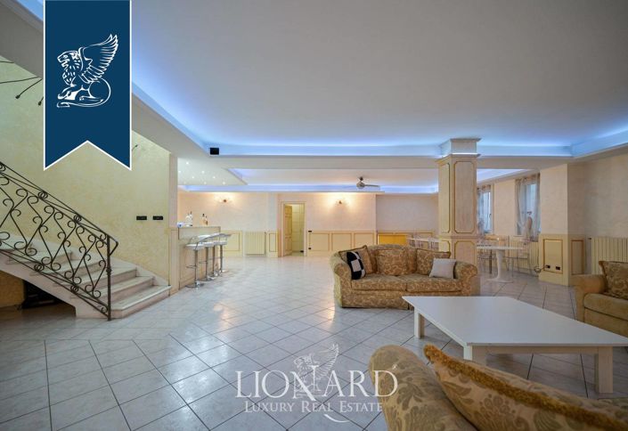 Image No.19-20 Bed Villa for sale