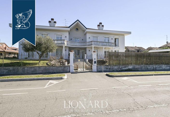 Image No.2-20 Bed Villa for sale