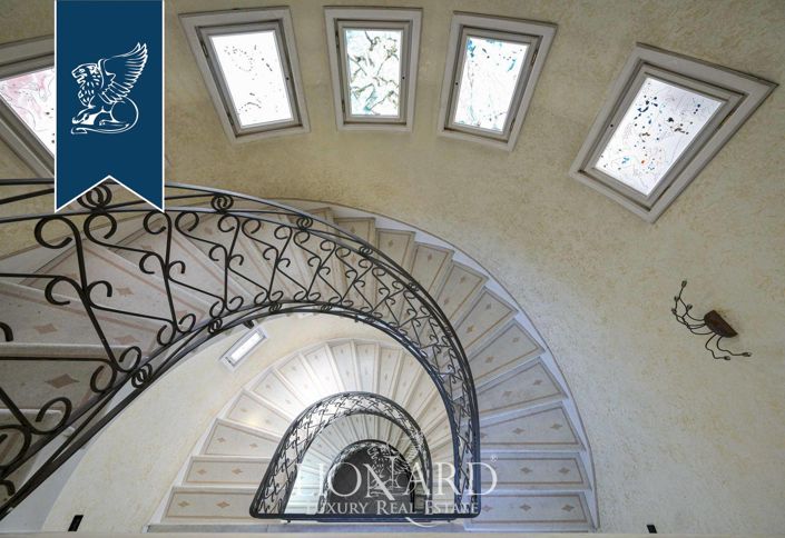 Image No.20-20 Bed Villa for sale