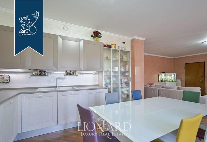 Image No.25-20 Bed Villa for sale