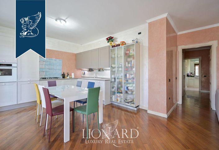 Image No.26-20 Bed Villa for sale