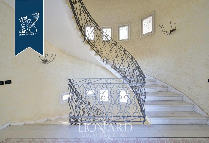 Image No.28-20 Bed Villa for sale