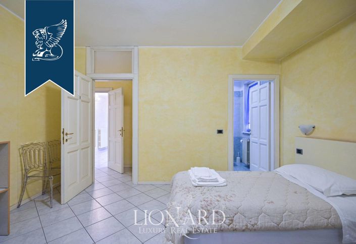 Image No.32-20 Bed Villa for sale