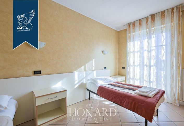 Image No.42-20 Bed Villa for sale