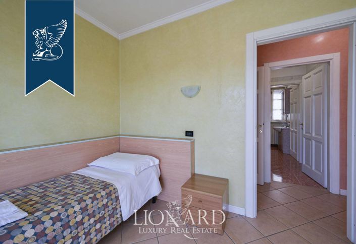 Image No.43-20 Bed Villa for sale