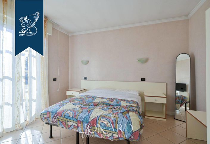 Image No.45-20 Bed Villa for sale