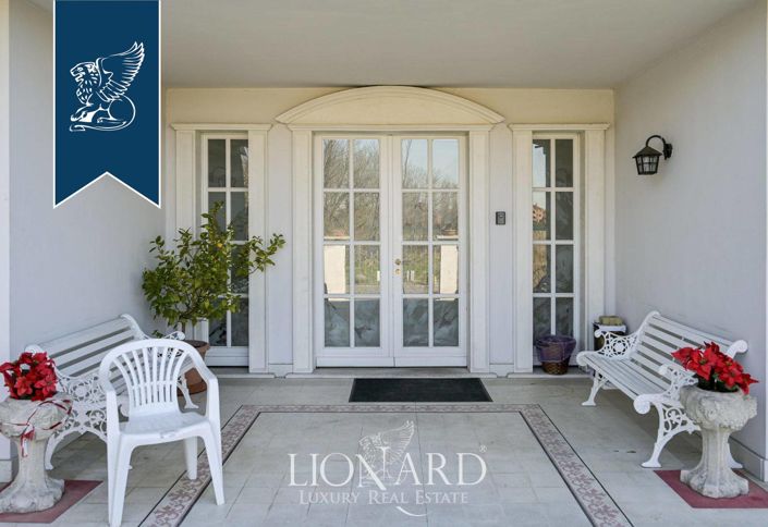 Image No.6-20 Bed Villa for sale