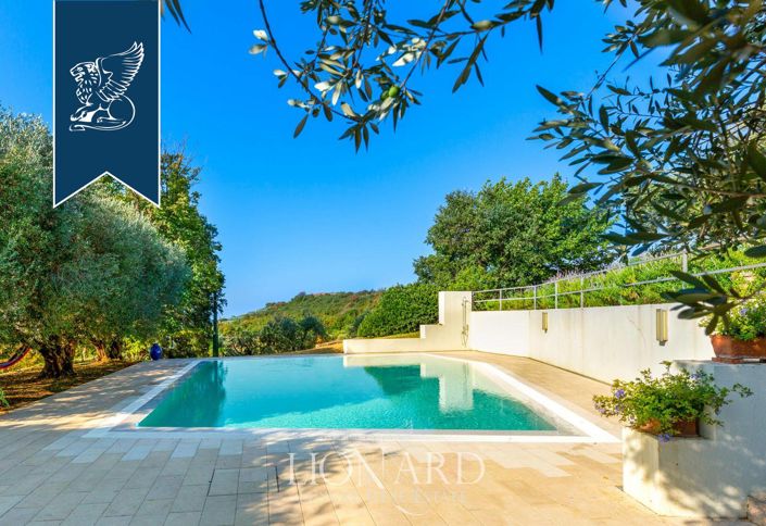 Image No.10-5 Bed Villa for sale