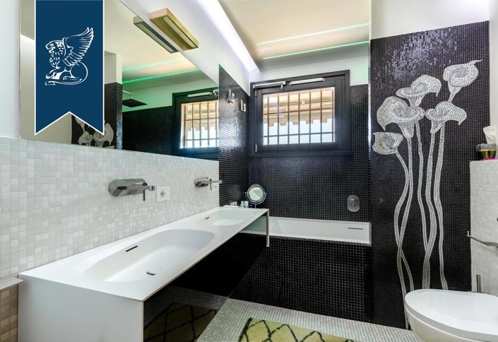 Image No.40-5 Bed Villa for sale