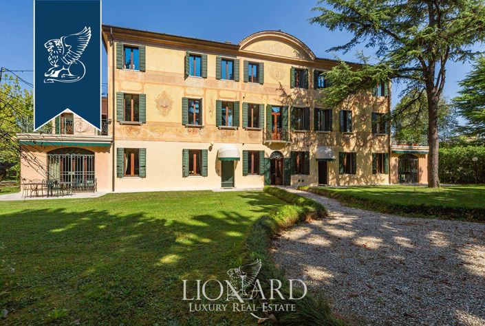 Image No.15-8 Bed Villa for sale