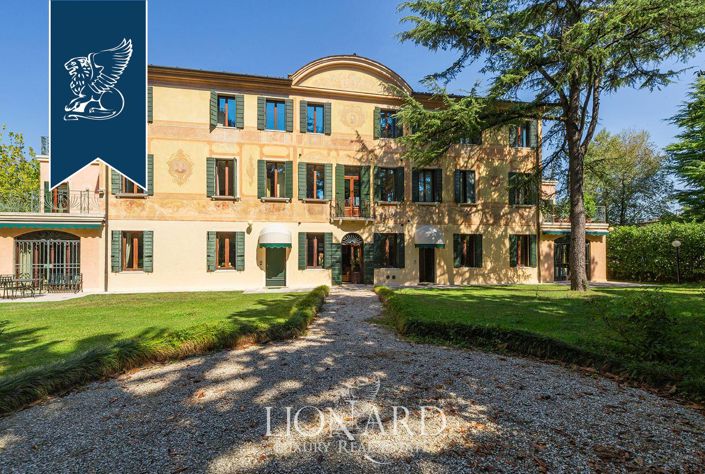 Image No.16-8 Bed Villa for sale