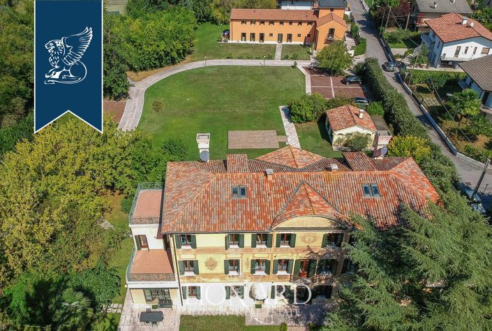 Image No.22-8 Bed Villa for sale