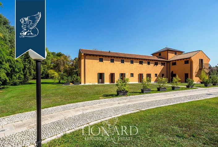 Image No.25-8 Bed Villa for sale