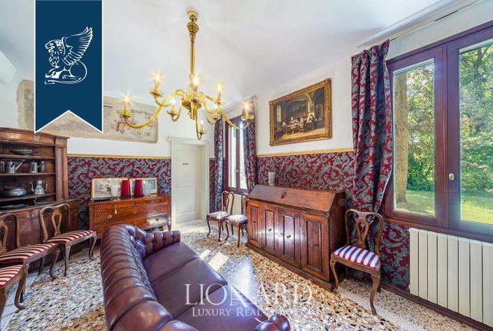 Image No.38-8 Bed Villa for sale