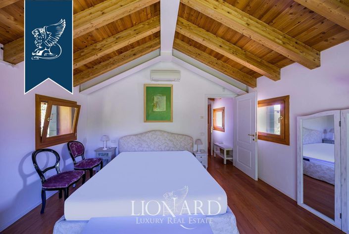 Image No.51-8 Bed Villa for sale