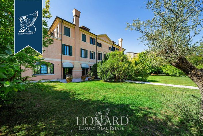 Image No.7-8 Bed Villa for sale