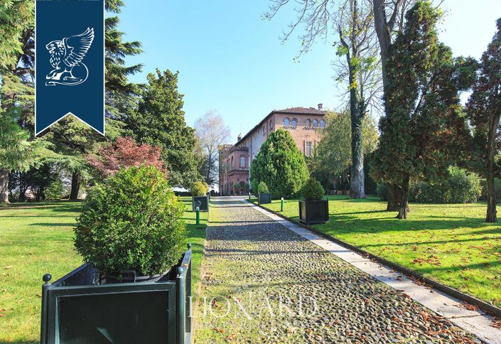 Image No.16-9 Bed Hotel for sale