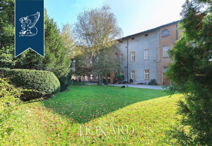 Image No.18-9 Bed Hotel for sale