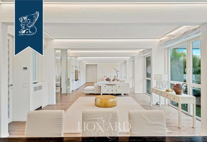 Image No.9-8 Bed Villa for sale