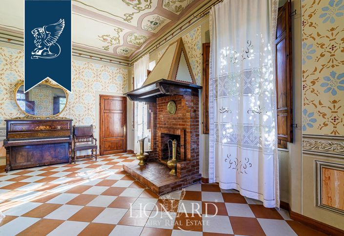 Image No.16-11 Bed Villa for sale