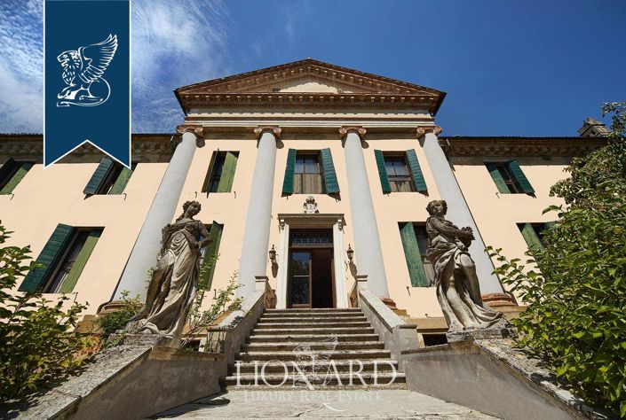 Image No.4-4 Bed Villa for sale