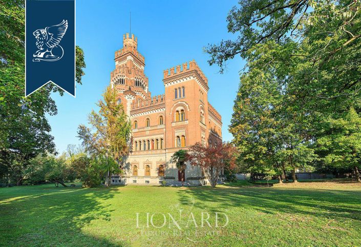 Image No.10-52 Bed Villa for sale