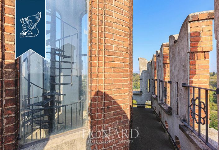 Image No.57-52 Bed Villa for sale