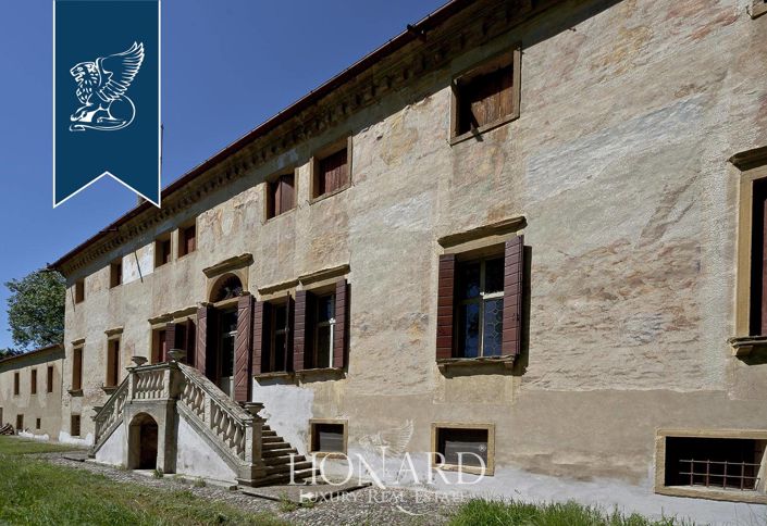 Image No.16-32 Bed Villa for sale