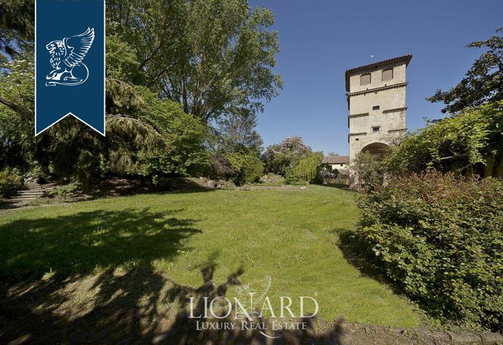 Image No.18-32 Bed Villa for sale