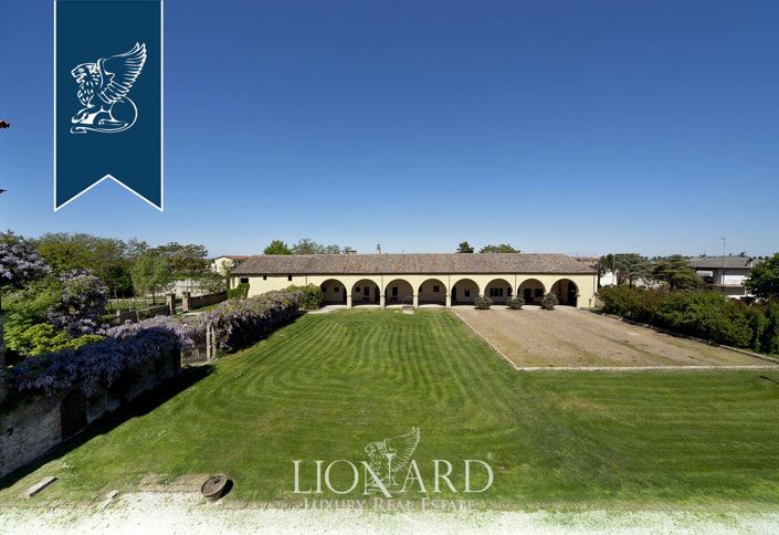 Image No.4-32 Bed Villa for sale