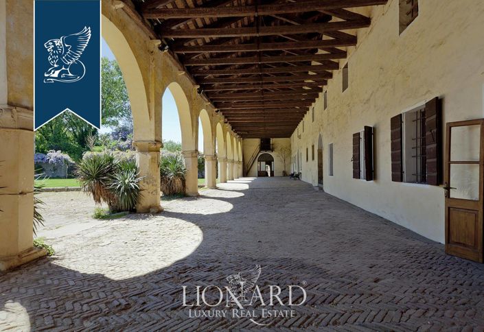 Image No.7-32 Bed Villa for sale