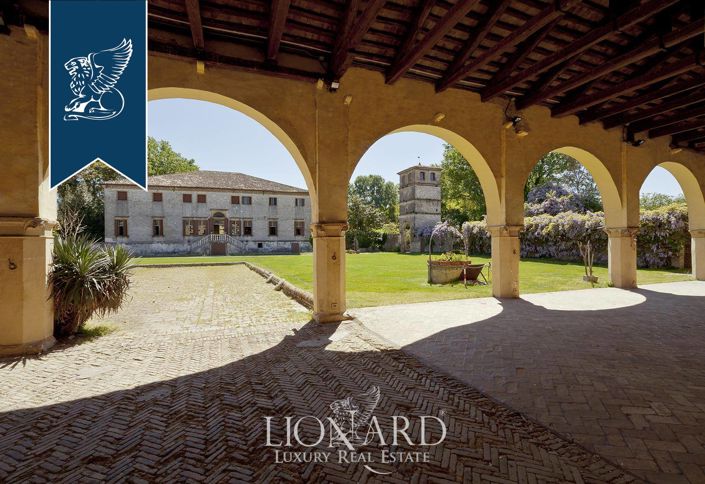 Image No.8-32 Bed Villa for sale